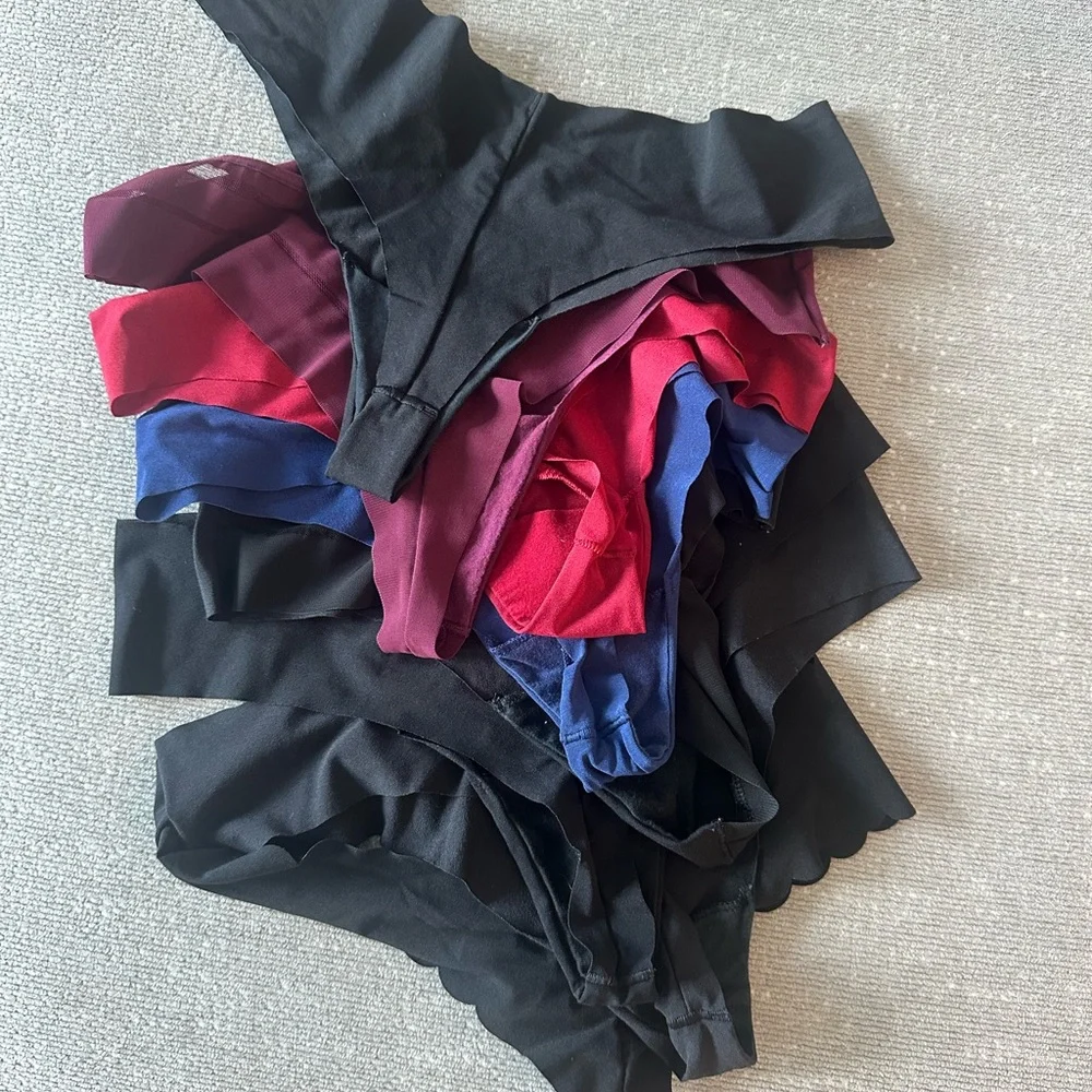 Victoria's Secret set of 9 women’s panties - Picture 3 of 4